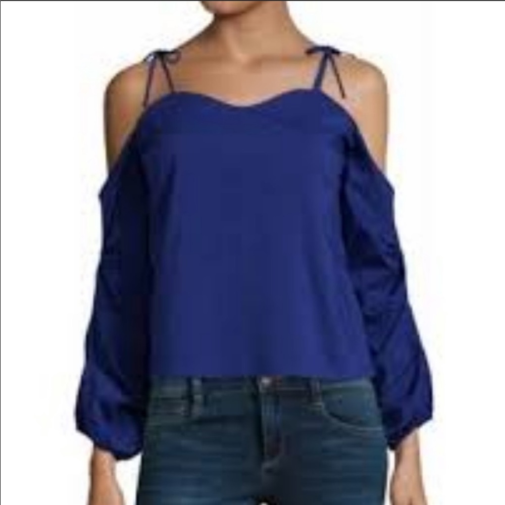 Blue puffy sleeve top